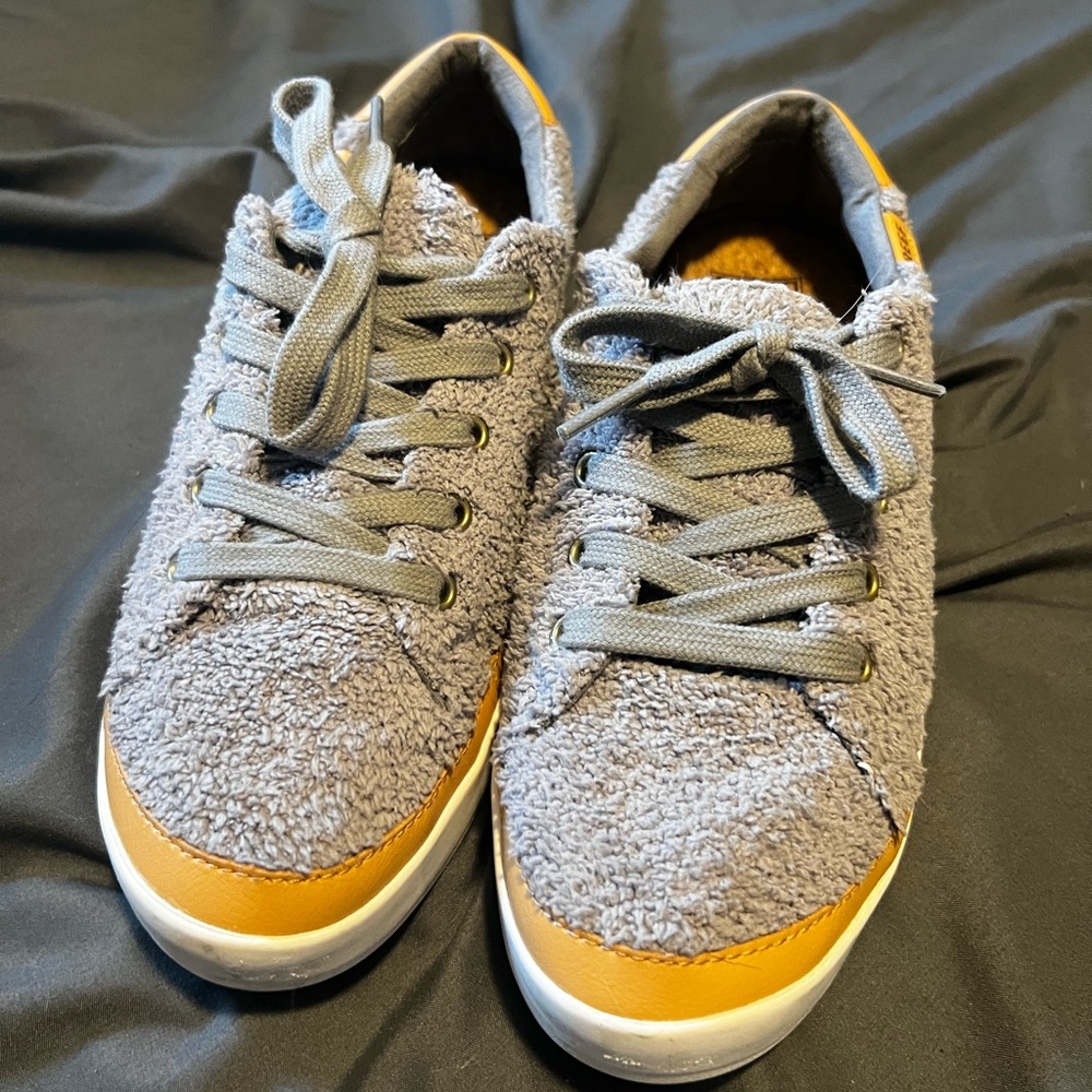 Reef Lifestyle Shoes. Size 7. Excellent condition.